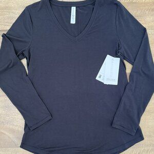 Athleta Essential V-neck Top Black Medium NWT (Bundle 2+ items for 20% off)